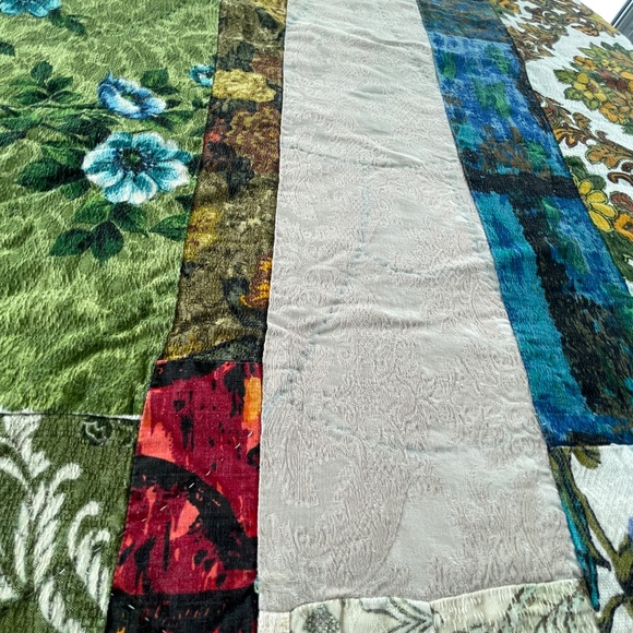 Vintage 70s reversible quilt, striped and floral patchwork, minor wear, twin - Picture 5 of 11